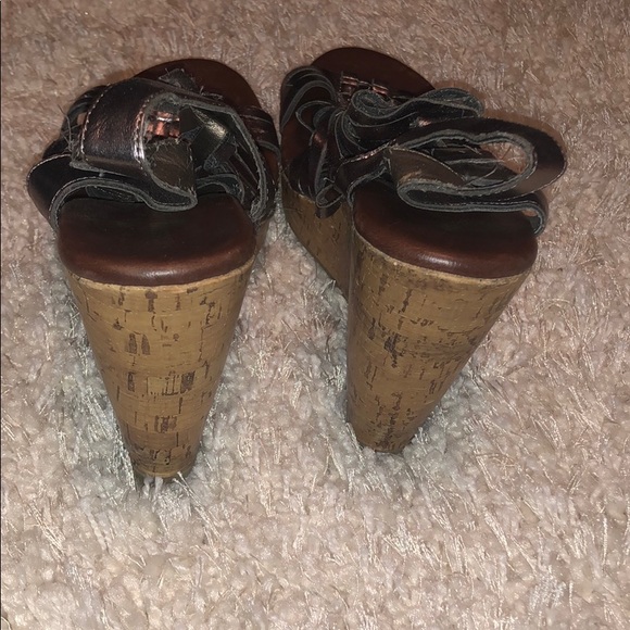 Stylish Metallic Brown Strapped Wedges. - Picture 4 of 4